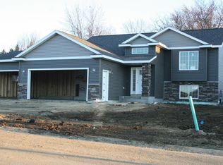 407 7th St NW, Dodge Center, MN 55927