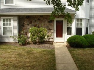 705 Hopkins Ct, Holland, PA