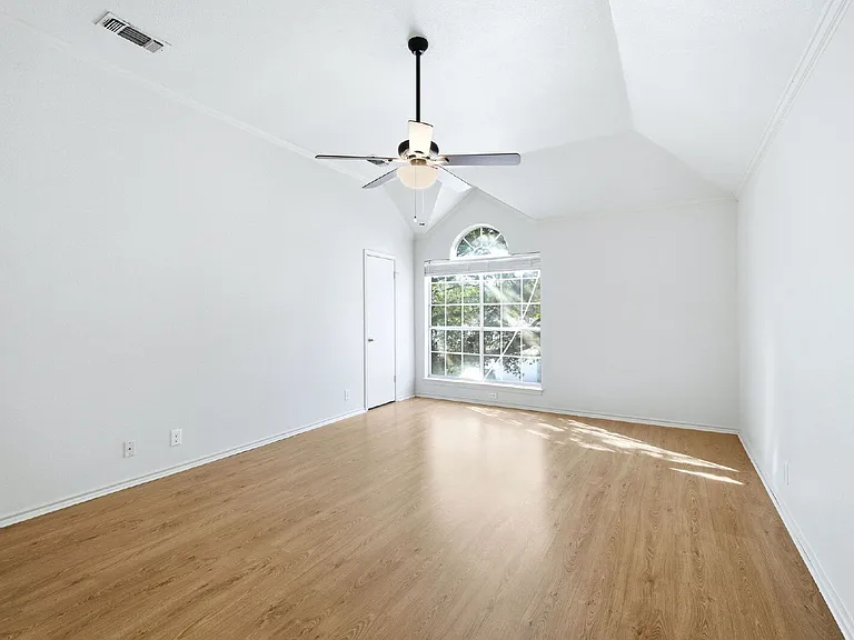 832 Dimrock — Photo 26