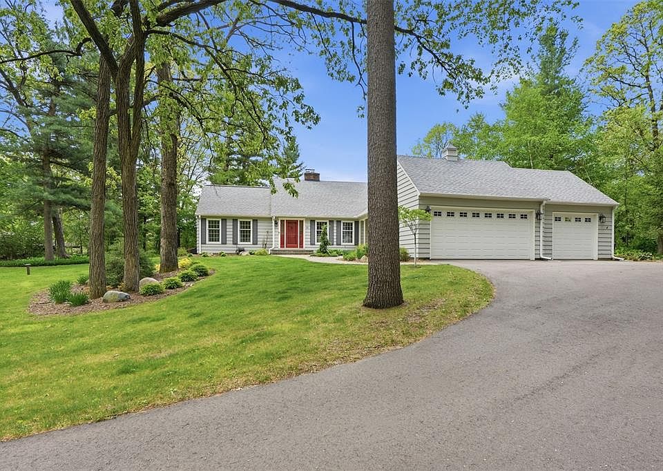 1st image of 391 Heather Court