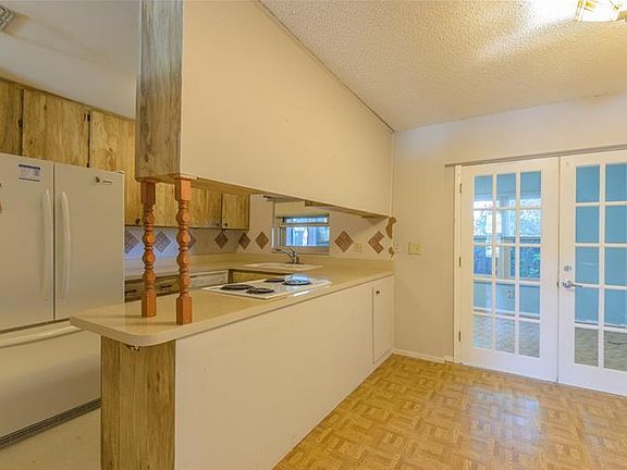 3rd image of 2567 Elderberry Dr