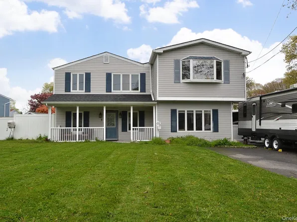 111 Fuller Avenue, Islip, NY 11751