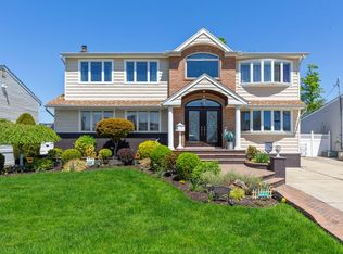 3585 Centerview Ave, Wantagh, NY 11793
