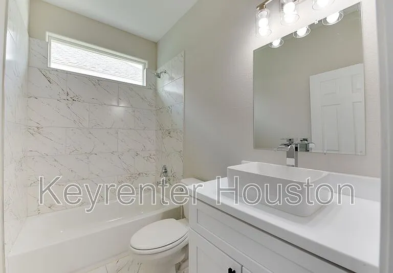 8203 Woodlyn Rd #C — Photo 60