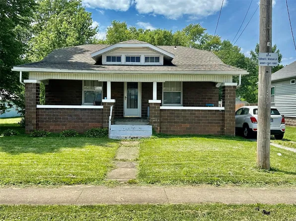 108 S Maple St, Brighton, IL 62012