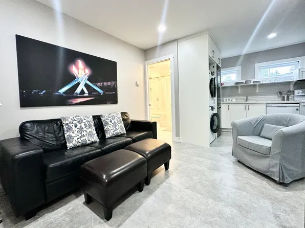 5928 Olympic St, Vancouver, BC V6N 1Z6