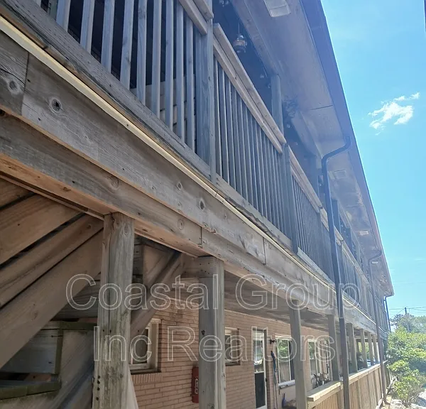 906 W Ocean View Ave — Photo 2