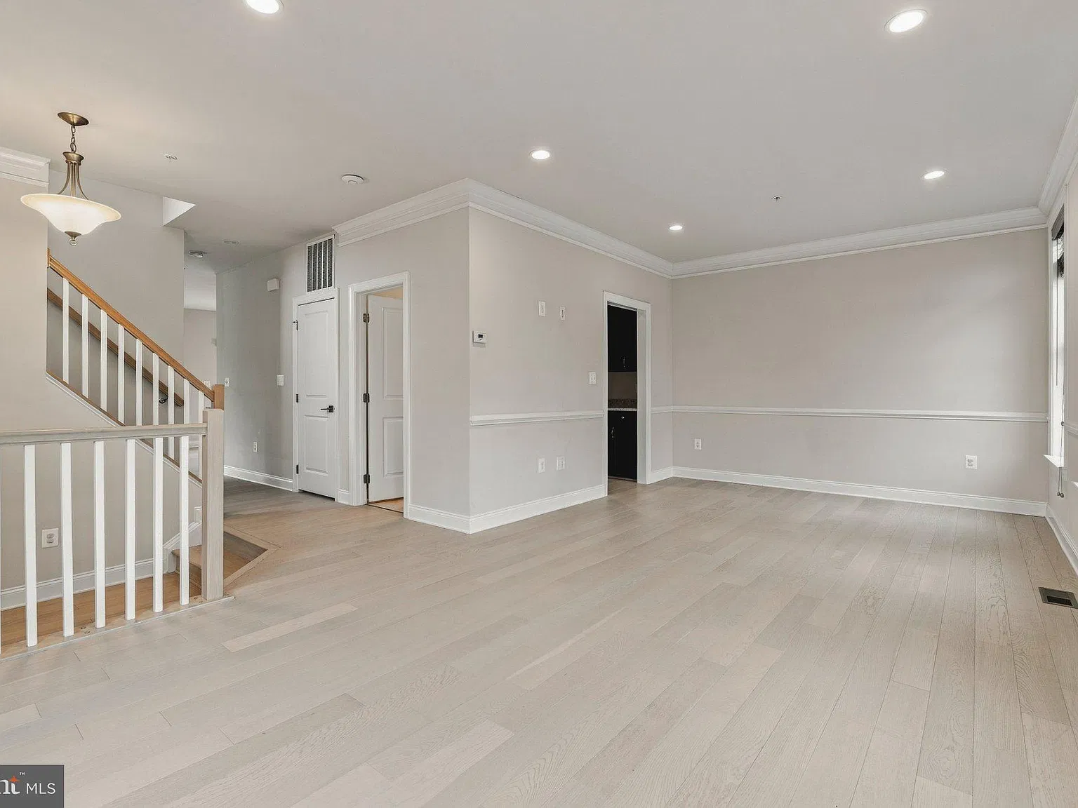 4 bed, 3.5 bath, 3100 sqft, $3,500 — Photo 4