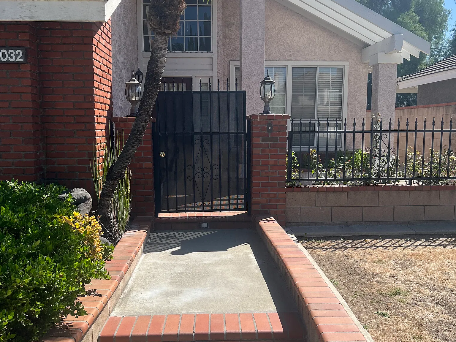 5 bed, 2197 sqft, $4,700 — Photo 2