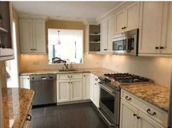 47 Hillside Dr, Wayland, MA 01778