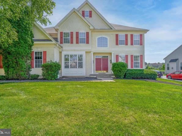 222 Honey Locust Dr, Avondale, PA 19311