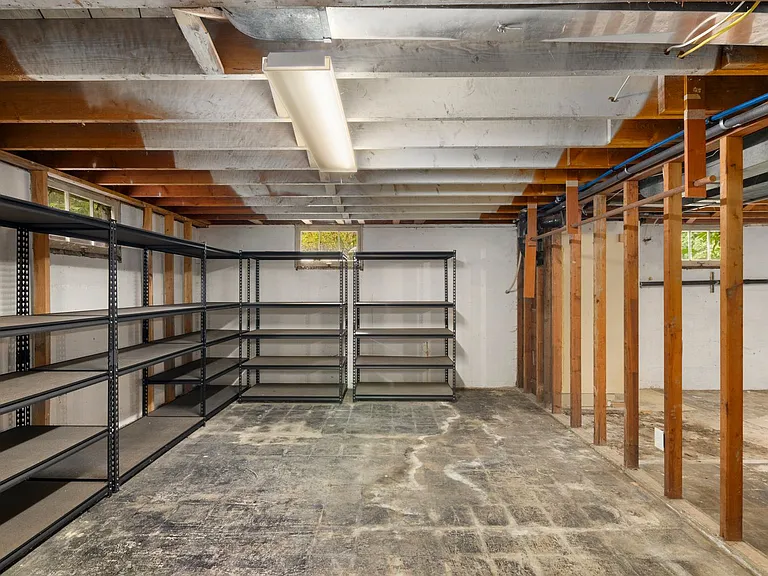 295 NE Alder St — Photo 31