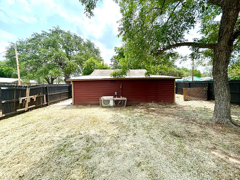 729 Burmeister St — Photo 19