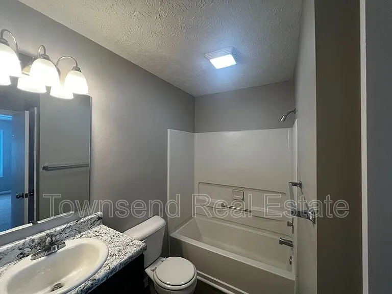 1409D Ireland Dr — Photo 10