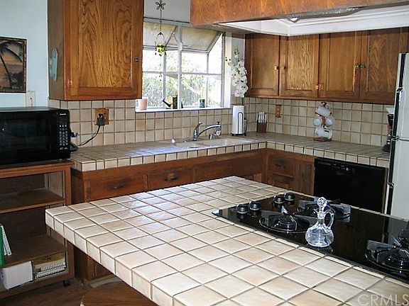 3rd image of 5641 Santa Catalina Ave