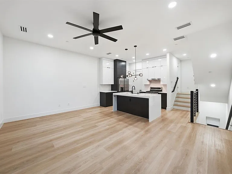 2015 California Dr #106 — Photo 3
