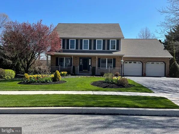 15 N Acorn Dr, Boiling Springs, PA 17007