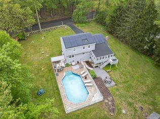 591 Nortontown Rd, Guilford, CT 06437