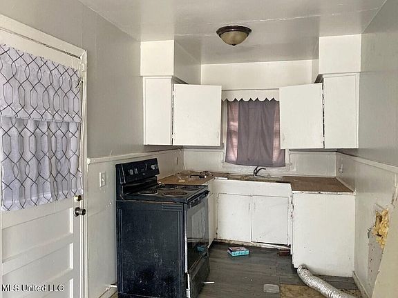 3rd image of 324 Windsor Dr