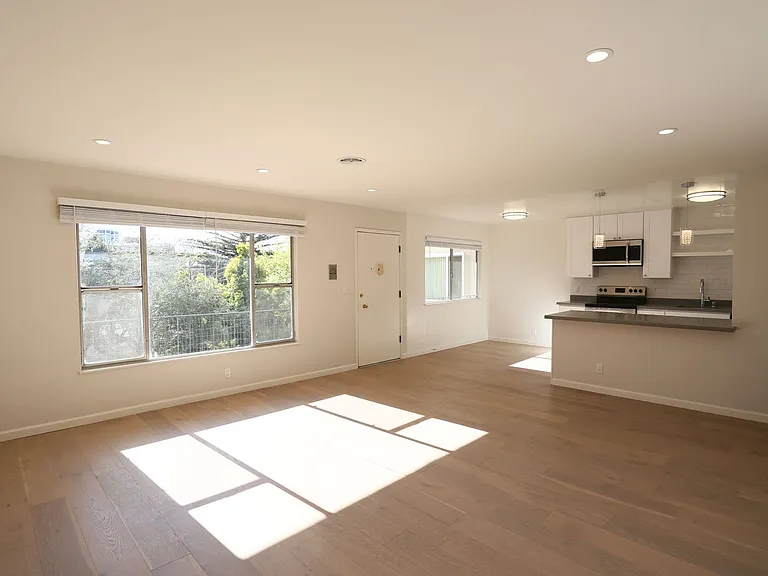 365 Warwick Ave — Photo 5