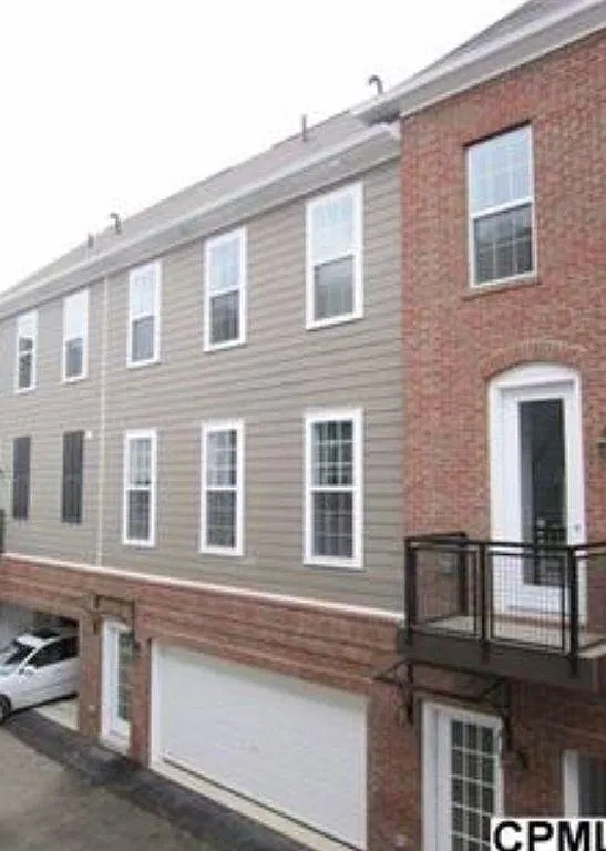 133 Rutledge Aly — Photo 3