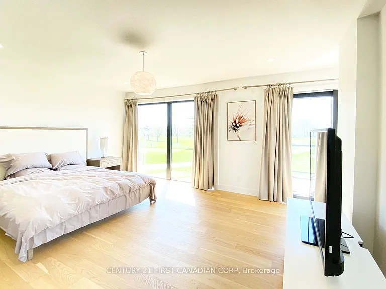 53 Edwin Dr — Photo 14