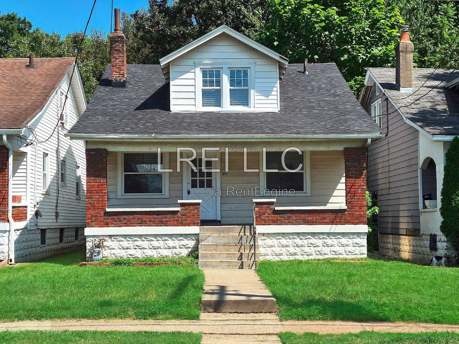 4 bed, 1.5 bath, 1392 sqft, $1,425 — Photo 1