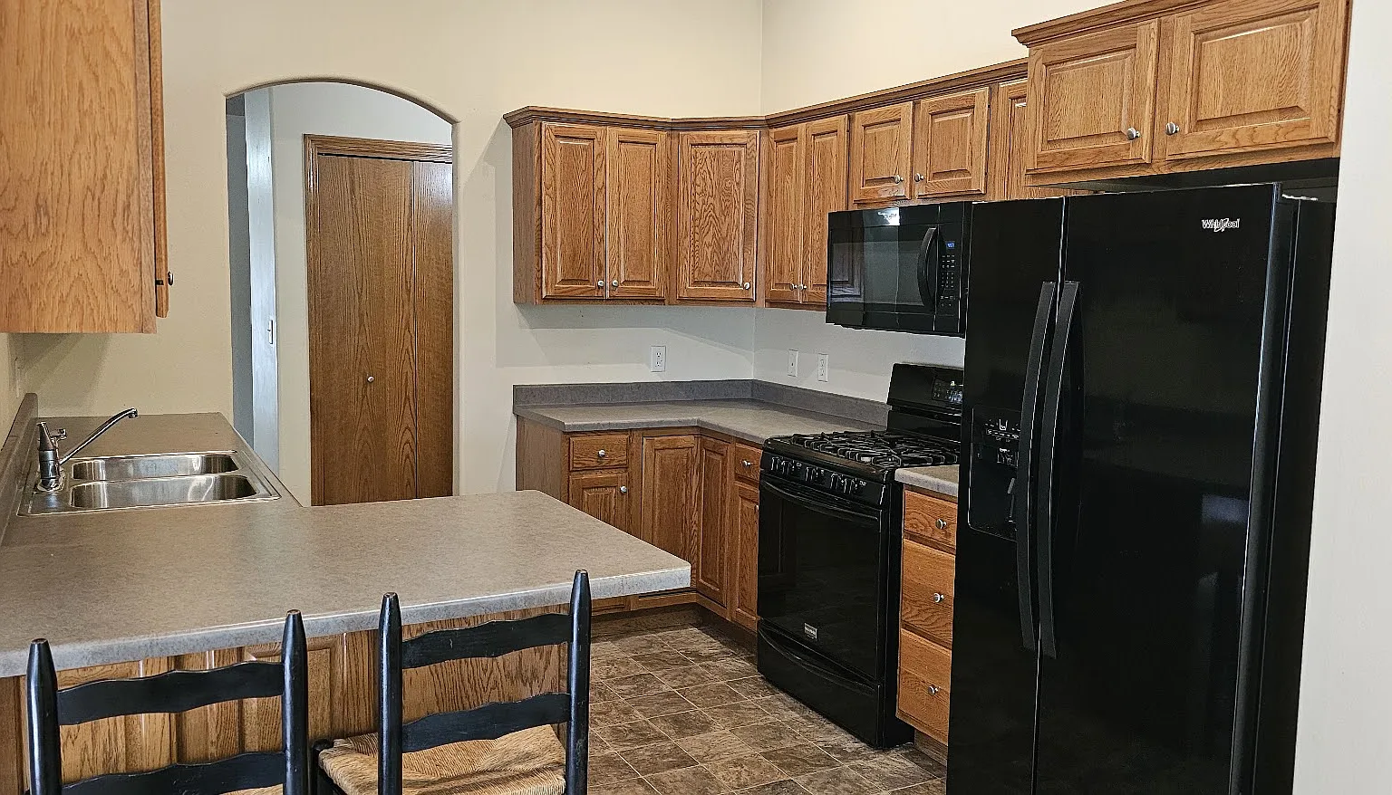 3 bed, 2100 sqft, $2,350 — Photo 4