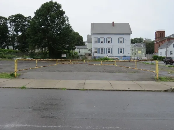 1235 Pleasant St, New Bedford, MA 02740