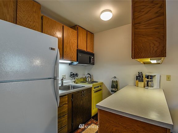 5th image of 223 E Hyak Drive #644