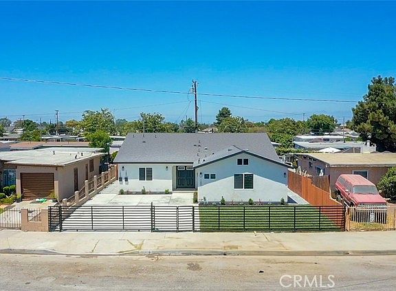 5th image of 1601 W 165th St