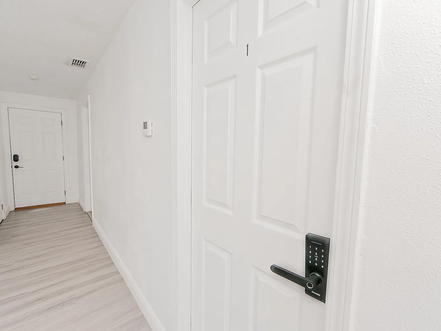 2 bed, 1.0 bath, 800 sqft, $1,139 — Photo 1