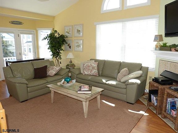 2nd image of 3522 Asbury Ave Floor 2