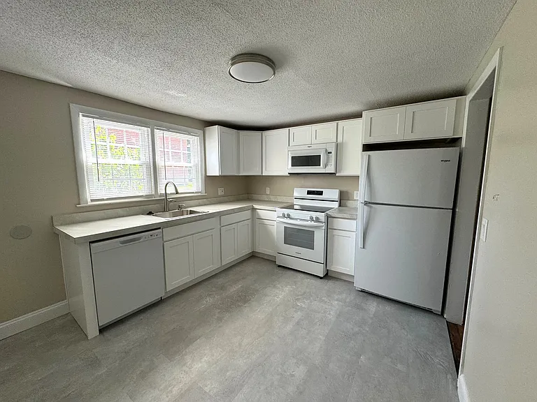 Meadowview Apartments — Photo 42