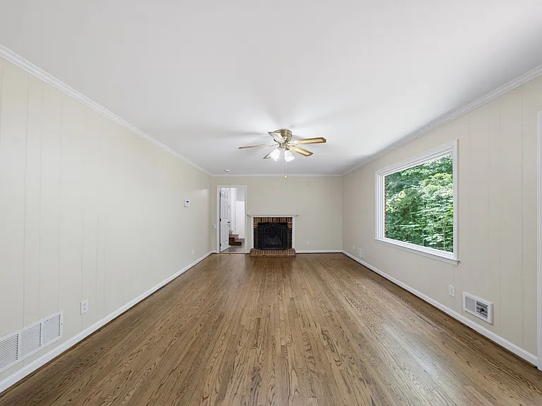 1003 Manchester Dr — Photo 12