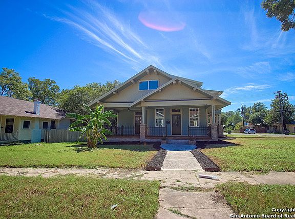 3rd image of 942 W Craig Pl