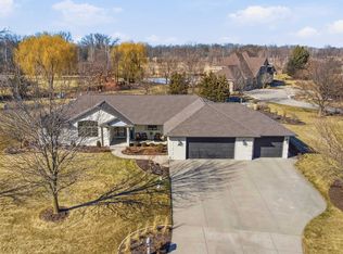 3400 W Warner Estates Dr, Appleton, WI 54913