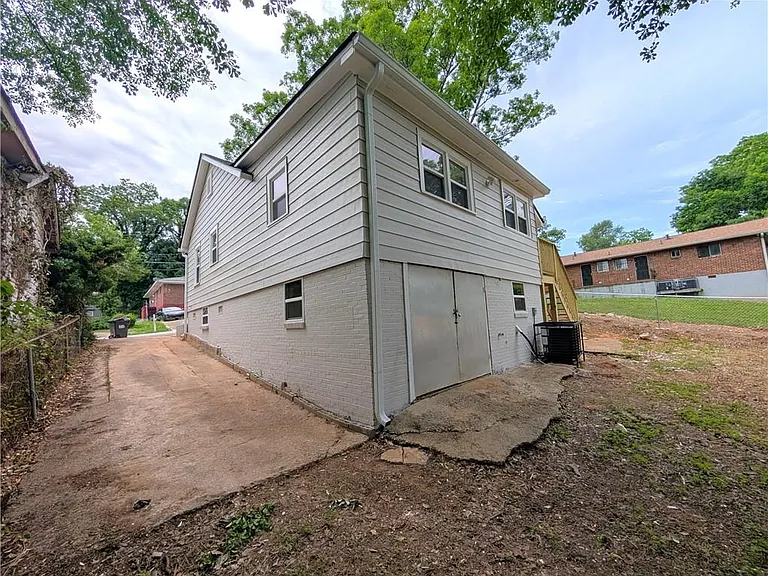 1377 Pine Ave — Photo 22