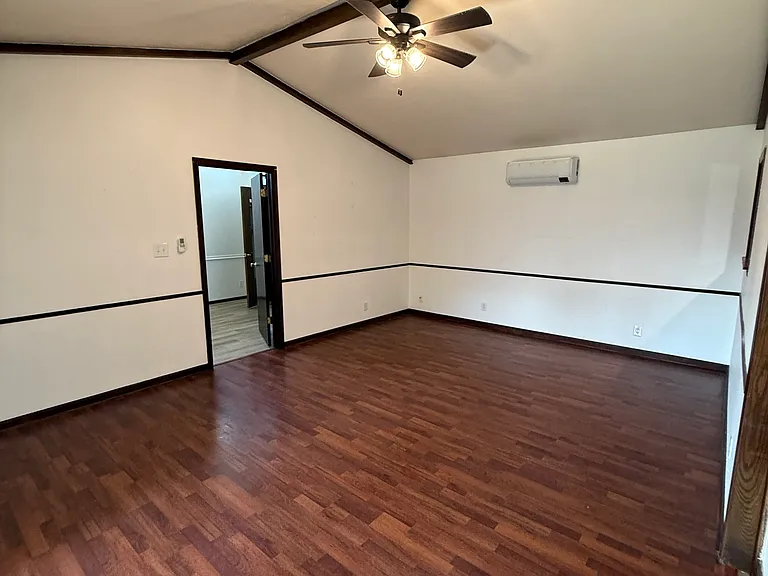 2517 Larkspur Ln — Photo 10
