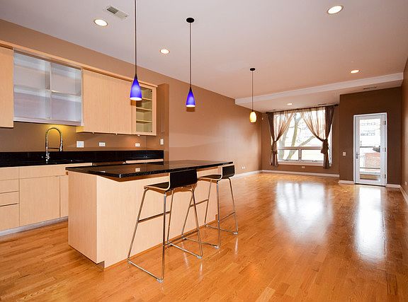 2nd image of 1138 W Catalpa Ave Unit 2B