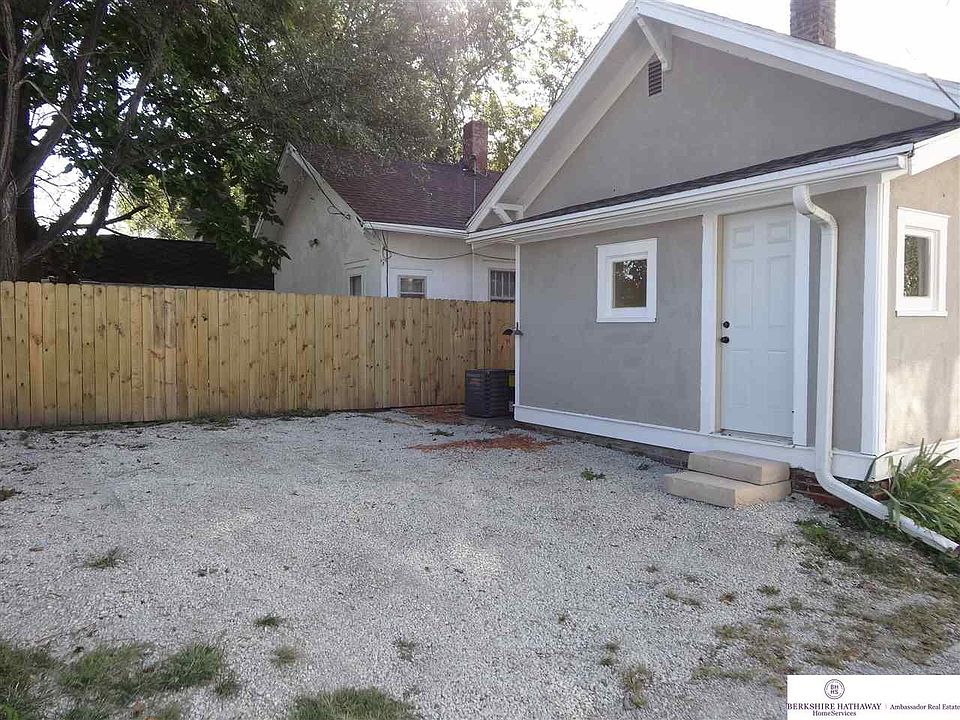 2nd image of 712 5th Ave