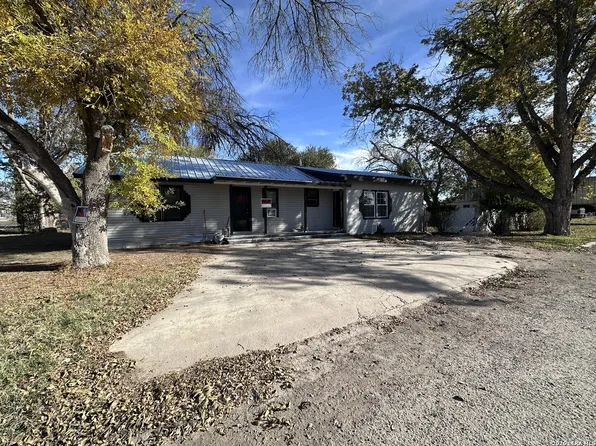 202 HILL ST, Iraan, TX 79744