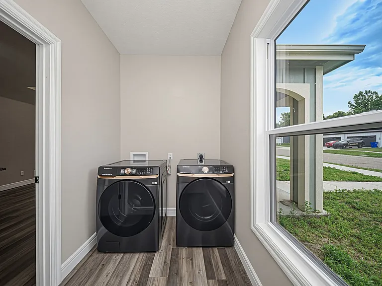 1704 Kenneth Dr — Photo 13
