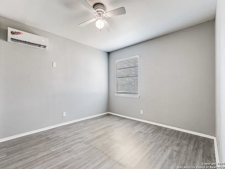 5830 Castle Yard — Photo 27