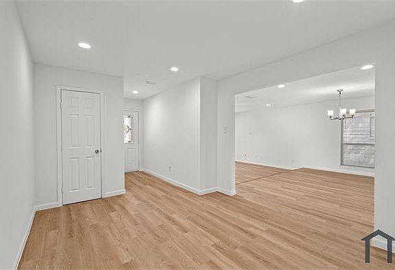 3rd image of 4900 Brandenburg Ln