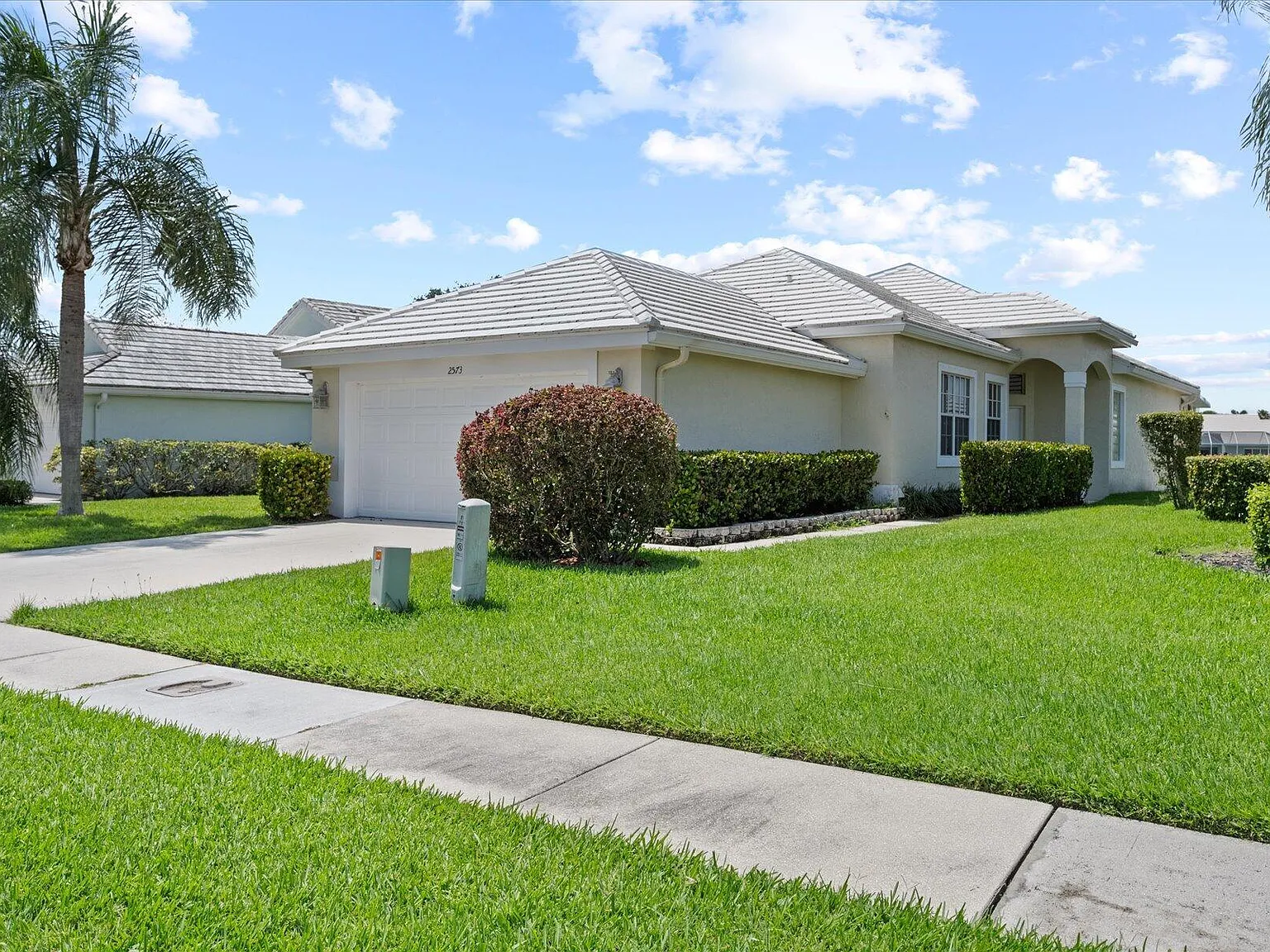 3 bed, 2.0 bath, 1812 sqft, $7,500 — Photo 1