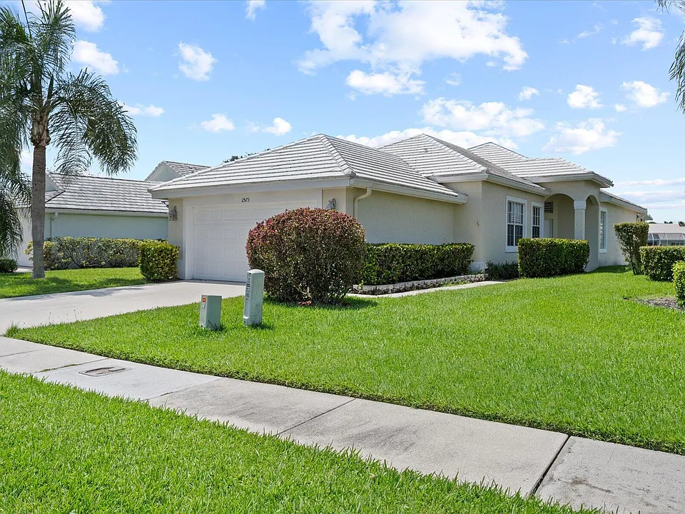 2573 Country Golf Dr