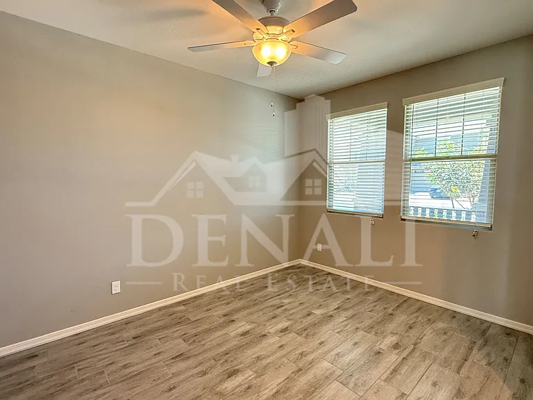 15068 W Pierce St — Photo 3