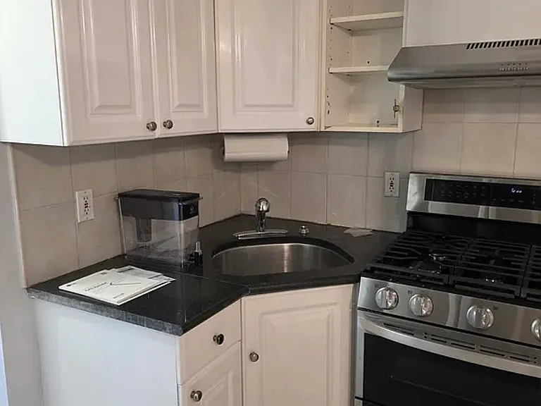 2 Hillpark Ave #1 — Photo 3
