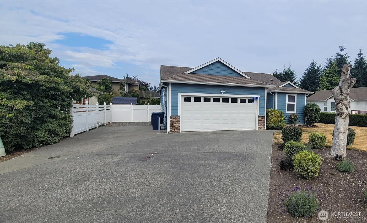 1037 Opal Lane photo 1